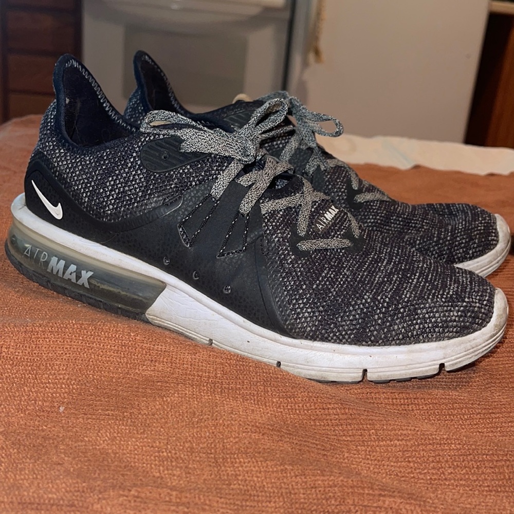 NIKE SNEAKERS